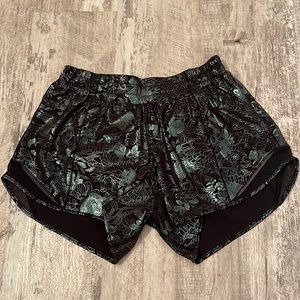 Lululemon Hotty Hot shorts size 8